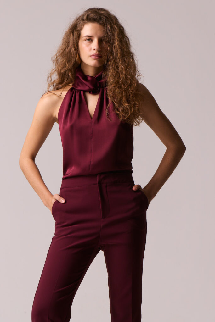 Kira red wine top